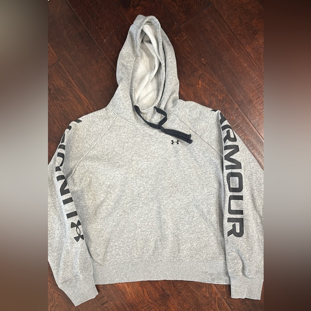 Women’s size large under Armour crop top hoodie